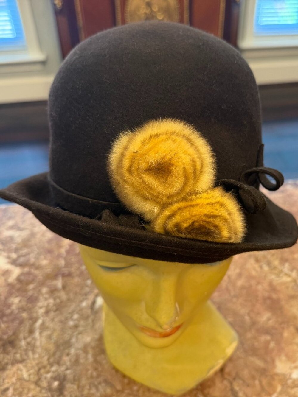 🤎 Rare 1930s Chocolate Brown Felt Cloche Hat with Genuine Fur Rosettes 🤎